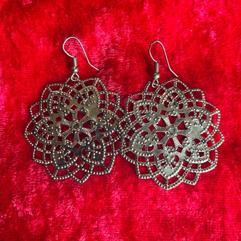 LOT of 4 gold earrings